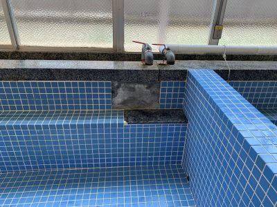 寮 浴槽 タイル 修繕 作業前 工事 貼替 神戸市 トラブラン
