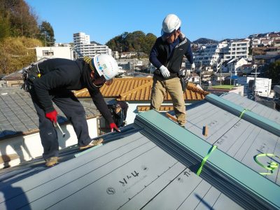 ガルバリウム鋼板 取付け カバー工法 設置 トラブラン