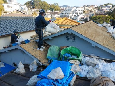 葺き土 袋 小分け 撤去 廃棄 屋根修繕 神戸市 トラブラン