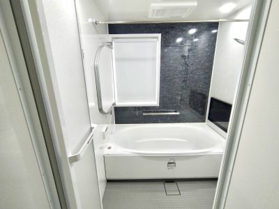 浴室 LIXIL リノビオ 浴室テレビ サーモ水栓 まる洗いカウンター 神戸市 トラブラン