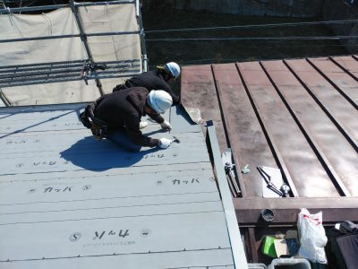 屋根 リフォーム 葺き替え工事 屋根補修 カバー工法 ガルバリウム鋼板 神戸市 トラブラン
