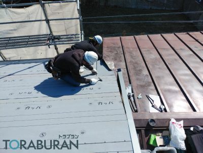屋根 リフォーム 葺き替え工事 屋根補修 カバー工法 ガルバリウム鋼板 神戸市 トラブラン