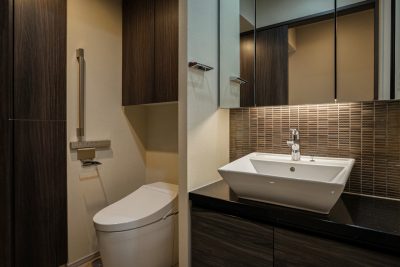 間接照明 タイル トイレ お洒落 癒し ダークカラー 神戸市 トラブラン