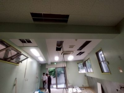 天井 ジプトーン 蛍光灯 撤去 店舗改装 内装 工事 新店舗 神戸市 トラブラン 天井 ジプトーン 蛍光灯 撤去 店舗改装 内装 工事 新店舗 神戸市 トラブラン