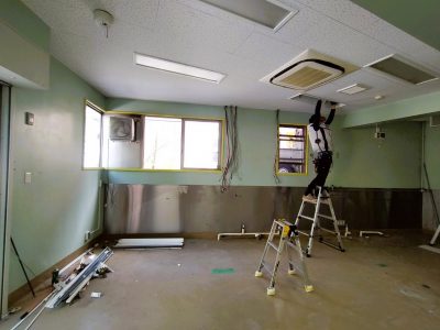天井 配線 蛍光灯 撤去 店舗改装 内装 工事 新店舗 神戸市 トラブラン