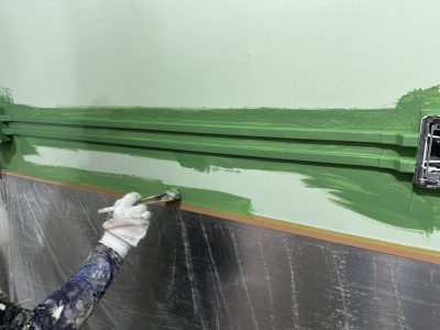 天井 壁 R壁 店内 塗装作業 二度塗り 神戸市 トラブラン