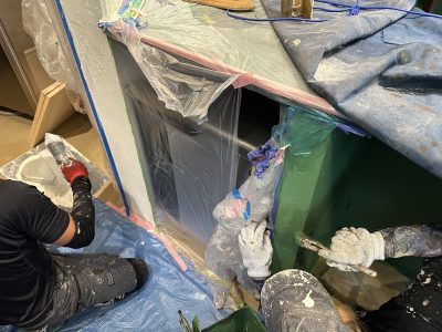 塗装作業 壁 R壁 店内 カウンター 二度塗り 養生シート 神戸市 トラブラン