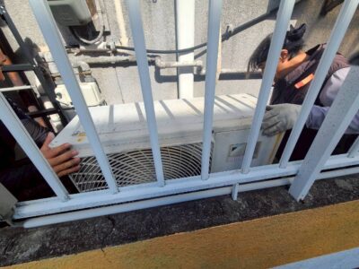 室外機 撤去作業 幅狭 壁 フェンス 天井埋め込み型エアコン 交換工事 神戸市 トラブラン 室外機 撤去作業 幅狭 壁 フェンス 天井埋め込み型エアコン 交換工事 神戸市 トラブラン