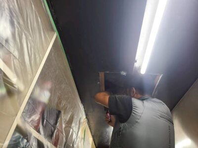天井開口 点検口 配線 吹出ユニット 空調設備 店舗 厨房 神戸市 トラブラン