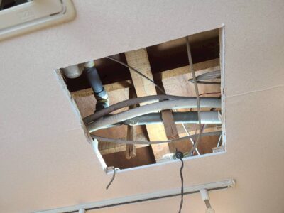 天井開口 点検口 天井埋め込み型エアコン 取替え 配管 工事 神戸市 トラブラン 天井開口 点検口 天井埋め込み型エアコン 取替え 配管 工事 神戸市 トラブラン